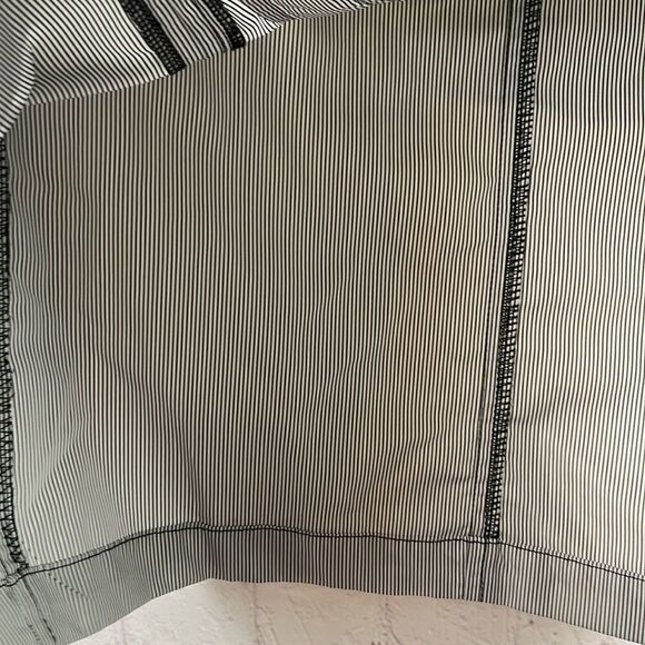 Alia. Black and white pin striped lightweight jacket/windbreaker.  Women's 18 - Picture 8 of 10